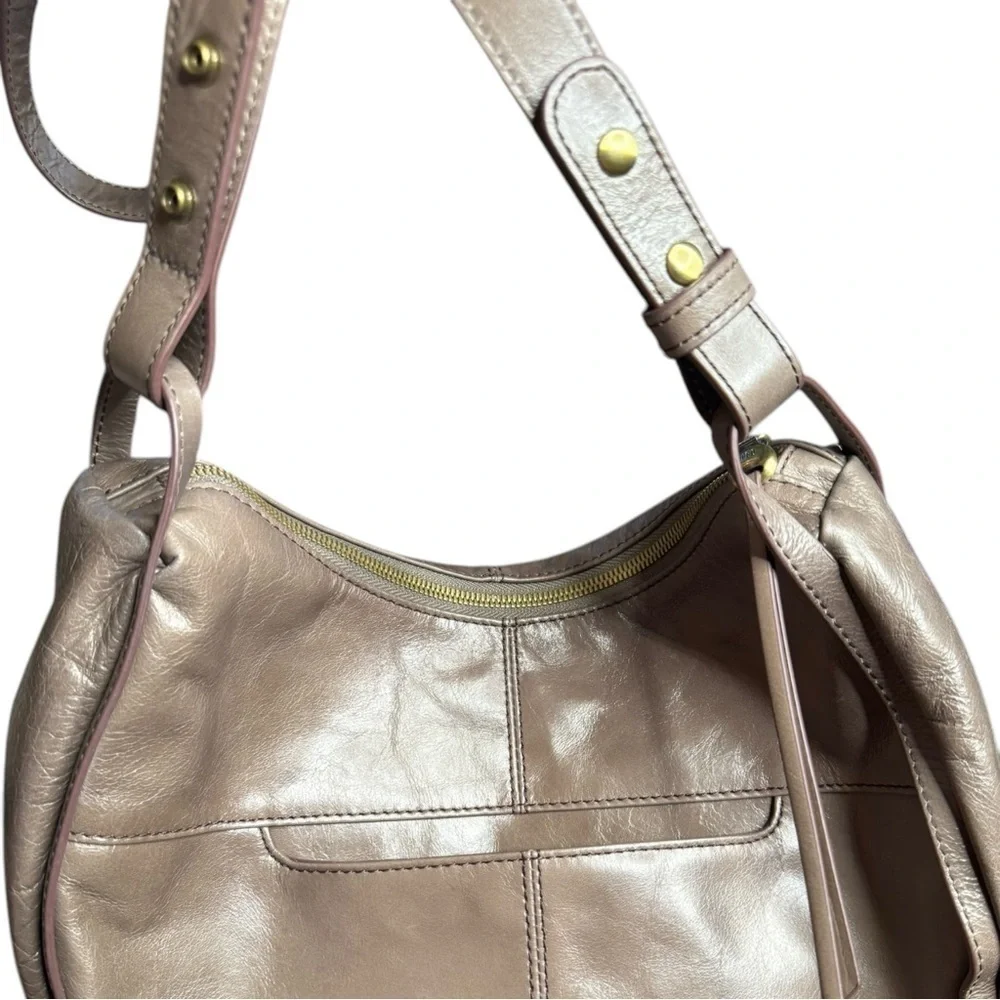 ▶️ HOBO INTERNATIONAL ◀️ Taupe Leather Adjustable Strap Crossbody / Shoulder Bag